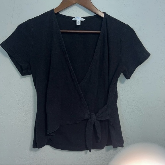 🌻SALE🌻 Women's Time & Tru Black Short Sleeve Wrap Top - Picture 2 of 7